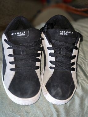 Vintage Airwalk Ones Black and Gray Skate Shoes